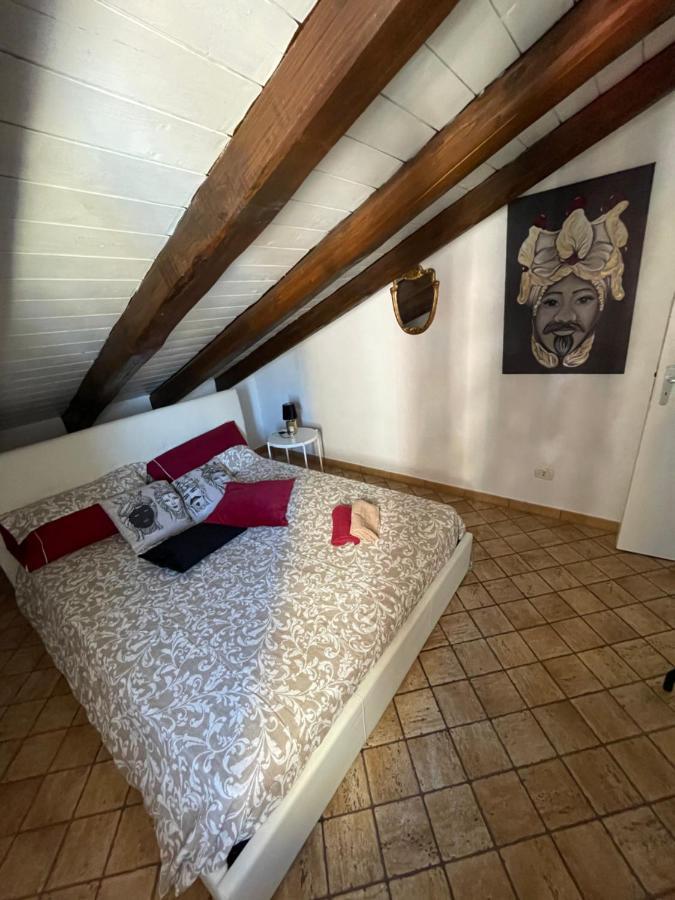 Apartament La Mansarda Dei Mori Katania Zewnętrze zdjęcie